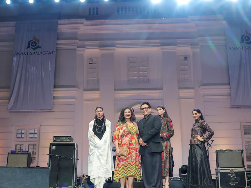 Fashion runway look 8